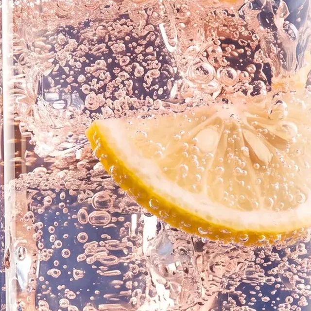 Detail: Rose Yuzu mit Zitrone und Eis